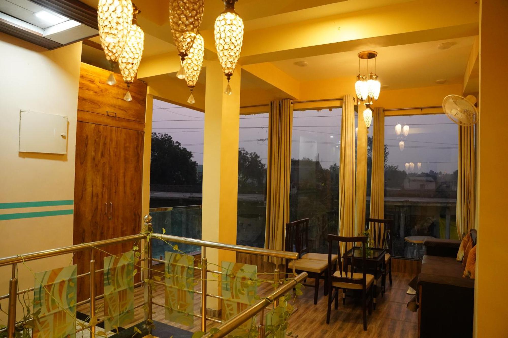 Hotel Mahishmati Palace Maheshwar Extérieur photo