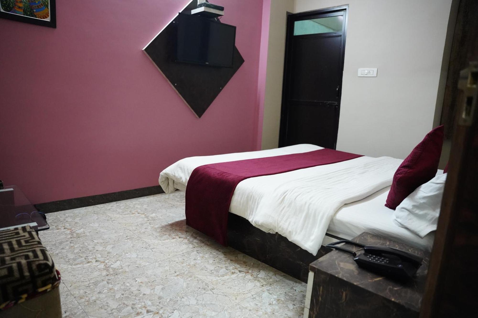 Hotel Mahishmati Palace Maheshwar Extérieur photo